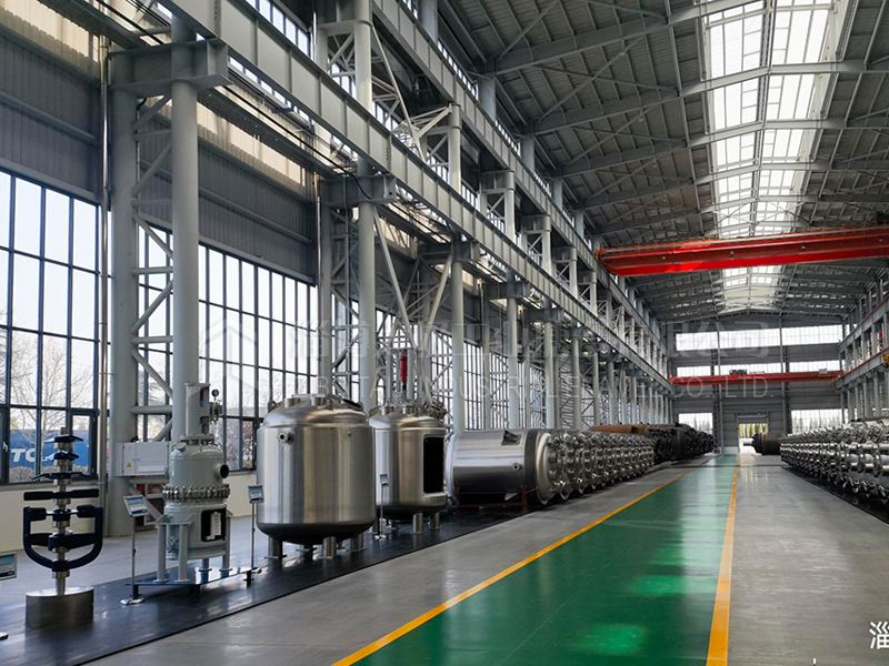 太極大型搪玻璃設(shè)備生產(chǎn)車間 太極大型搪玻璃設(shè)備生產(chǎn)車間