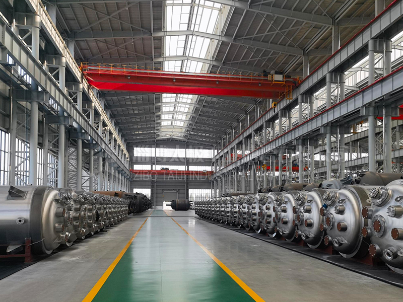 太極大型搪玻璃設(shè)備生產(chǎn)車間 太極大型搪玻璃設(shè)備生產(chǎn)車間